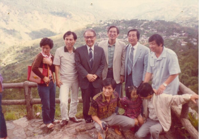 길고도 먼 나그네 길을 되돌아 본다